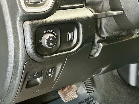 Used 2022 RAM 1500 Big Horn AWD/4WD image 10