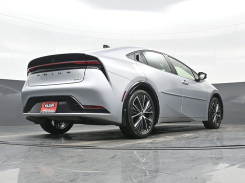 Used 2025 Toyota Prius XLE image 32