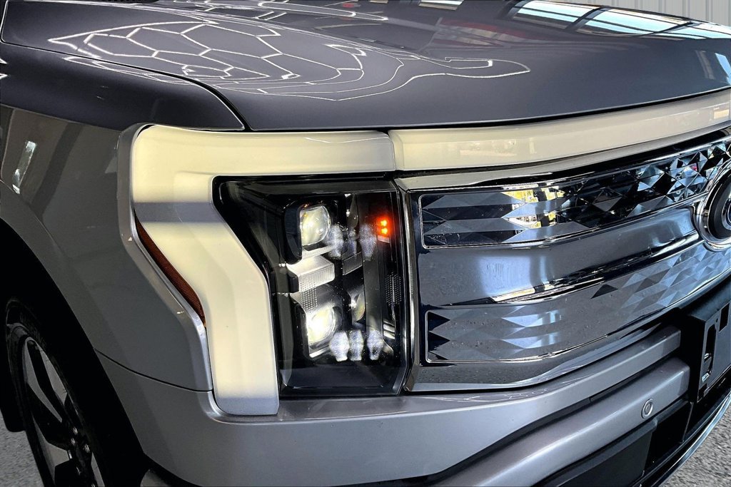 Used 2023 Ford F150 Lightning Platinum AWD/4WD image 34
