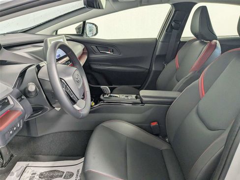 Used 2025 Toyota Prius Plug-In Hybrid FWD image 9