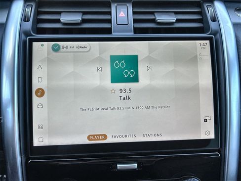 Certified 2024 Land Rover Discovery Dynamic SE image 24