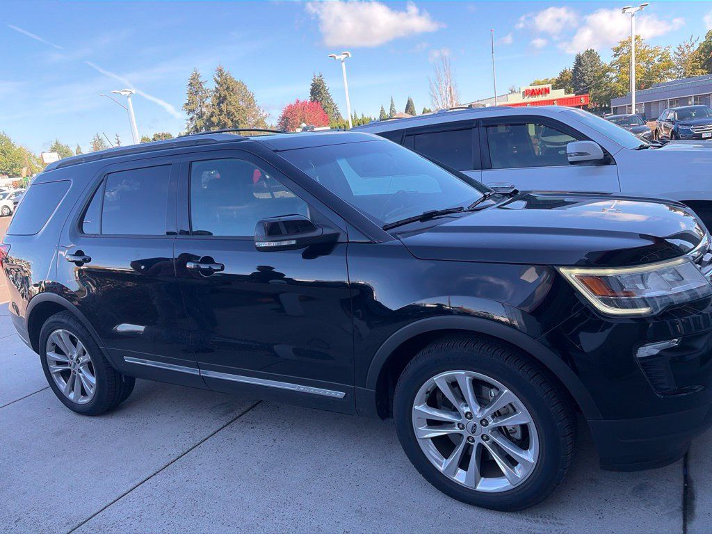 Used 2018 Ford Explorer XLT w/ Equipment Group 202A AWD/4WD image 3