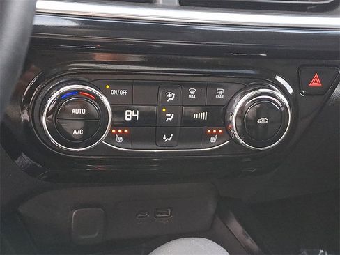 Used 2024 Chevrolet Trax ACTIV w/ Sunroof Package image 16