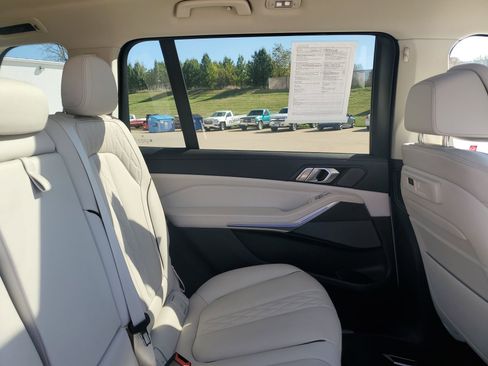 Used 2022 BMW X7 xDrive40i w/ Premium Package image 34