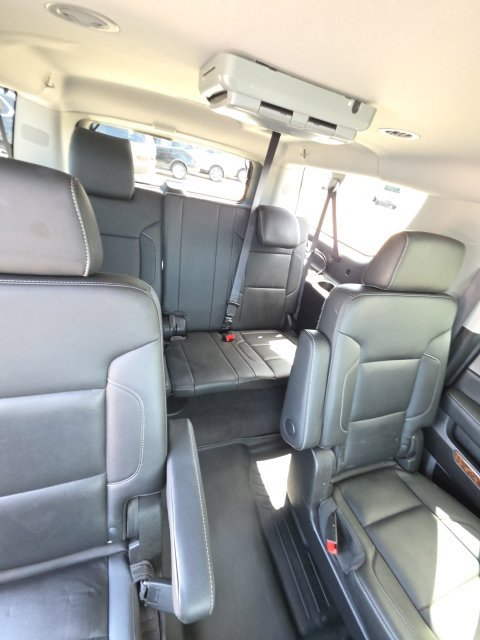 Used 2019 Chevrolet Suburban Premier RWD image 16