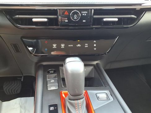New 2025 Nissan Kicks SR w/ Illumination Package AWD/4WD image 20