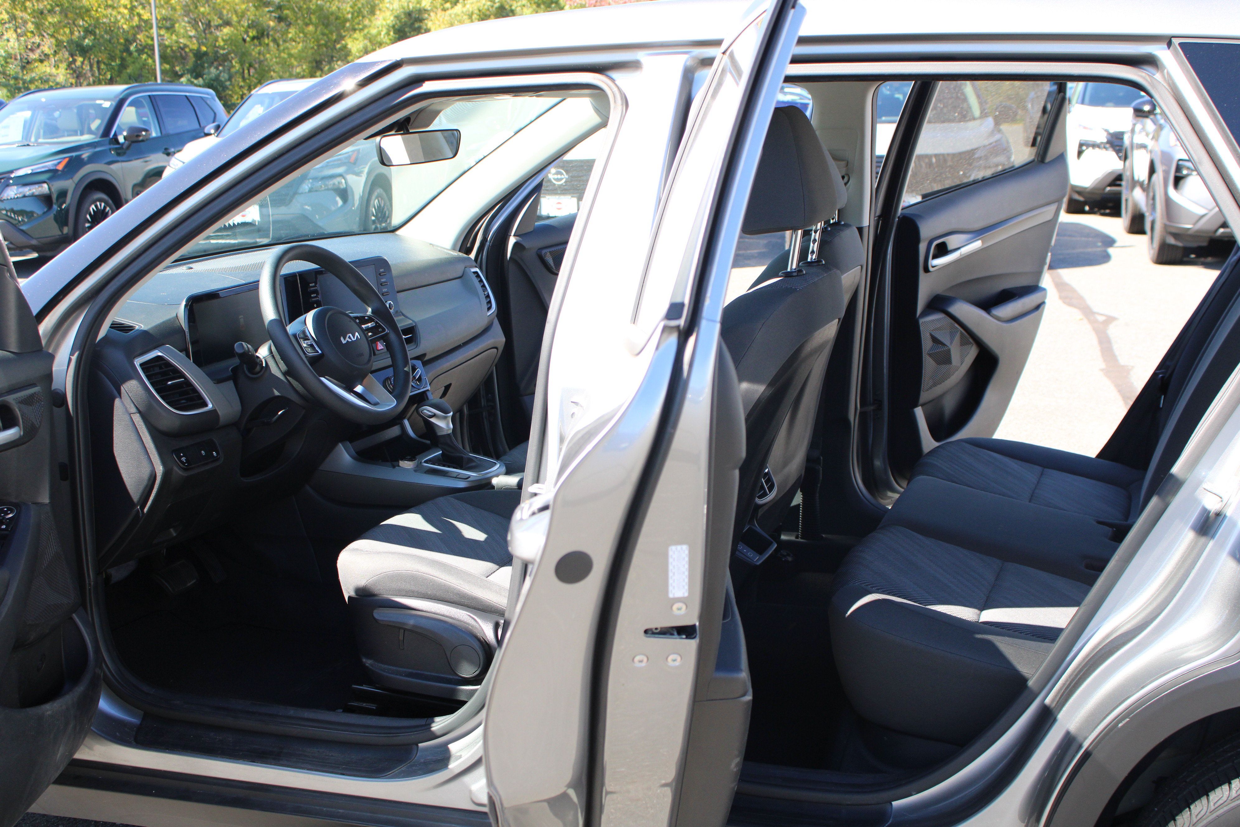 Used 2024 Kia Seltos LX AWD/4WD image 19