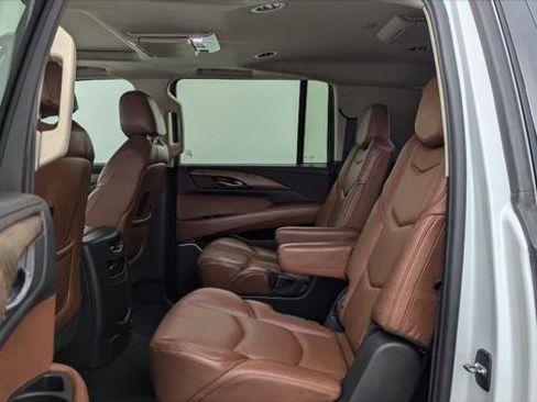 Used 2016 Cadillac Escalade ESV Premium image 17