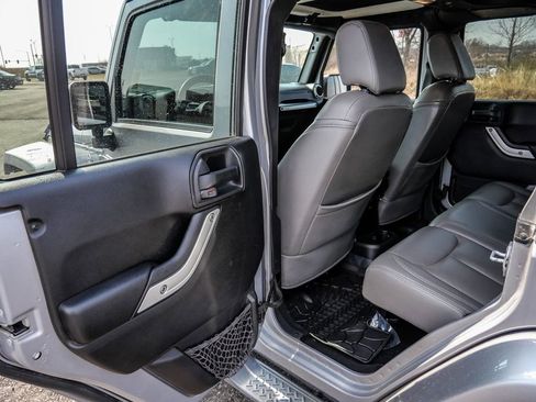 Used 2016 Jeep Wrangler Unlimited Sahara image 23