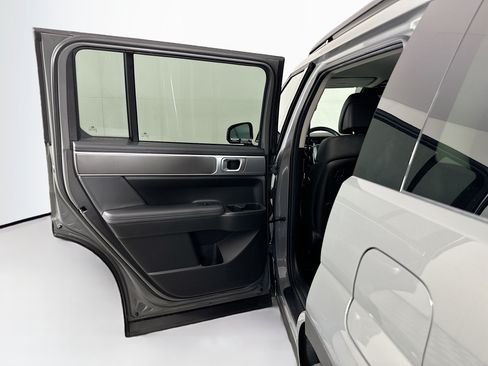 Used 2025 Hyundai Santa Fe SEL FWD image 25