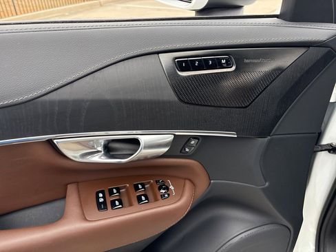 Used 2023 Volvo XC90 B6 Ultimate w/ Protection Package Premier image 15