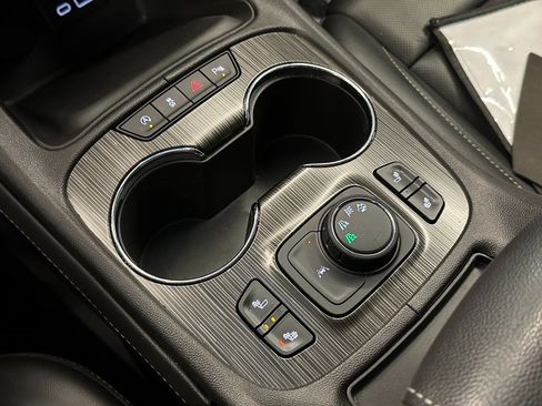 Used 2023 GMC Acadia SLT image 15