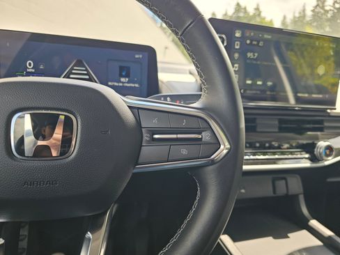 Used 2025 Honda Prologue Touring image 34