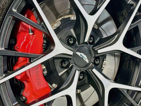 Used 2024 Aston Martin DB12 Convertible RWD image 33