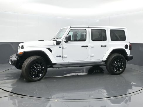 Used 2025 Jeep Wrangler Unlimited Sahara image 4