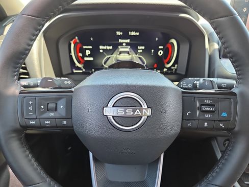 Used 2025 Nissan Rogue SL w/ Tech Package FWD image 24
