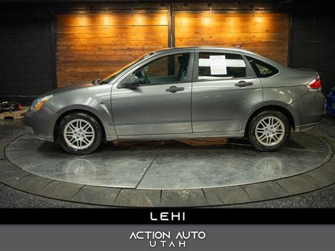 Used 2011 Ford Focus SE image 1