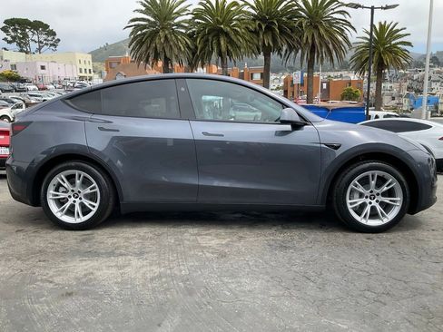 Used 2023 Tesla Model Y 2WD image 3