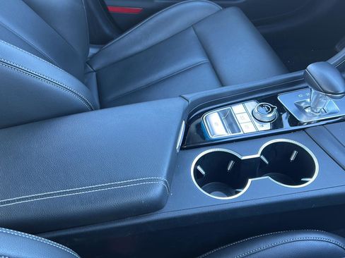 Used 2025 Genesis G70 2.5T image 20