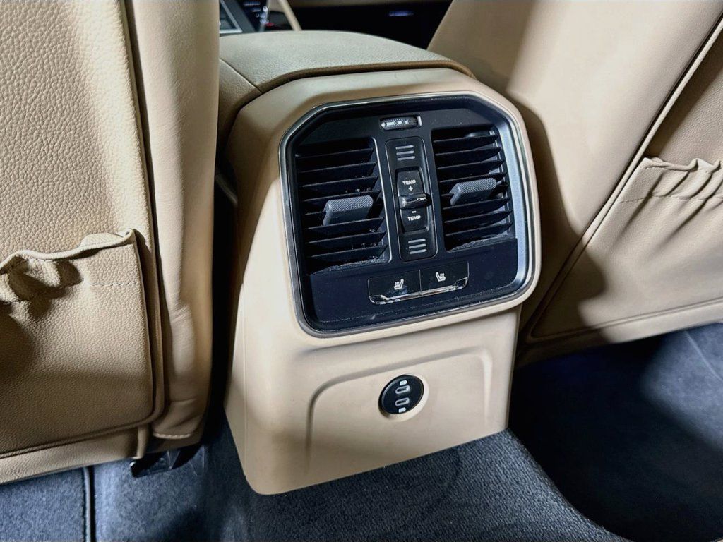 Certified 2024 Porsche Macan AWD/4WD image 20