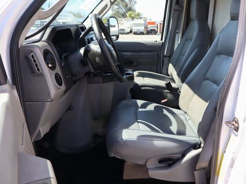 Used 2015 Ford E-450 and Econoline 450 Super Duty RWD image 21