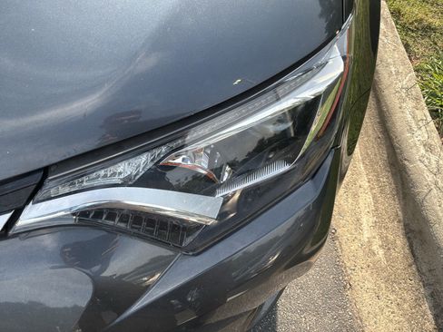 Used 2018 Toyota RAV4 XLE FWD image 10