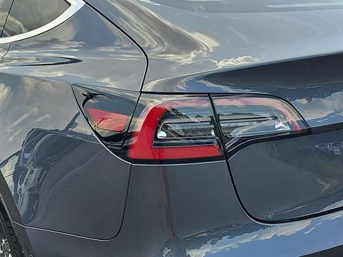 Used 2018 Tesla Model 3 Mid Range RWD image 34
