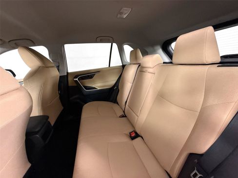 Used 2019 Toyota RAV4 LE FWD image 25
