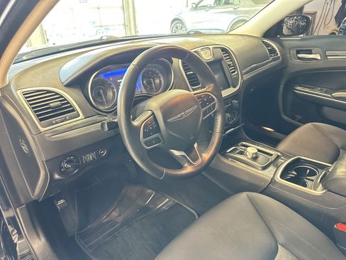 Used 2018 Chrysler 300 Touring w/ Sport Appearance Package image 23