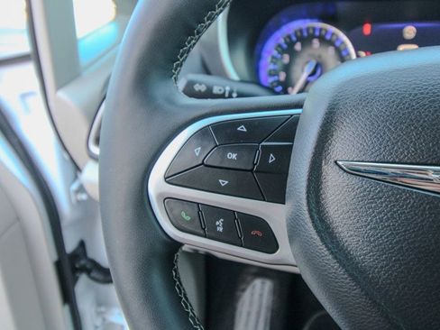 Used 2024 Chrysler Pacifica Touring-L FWD image 20