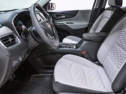 Used 2021 Chevrolet Equinox LS FWD image 9