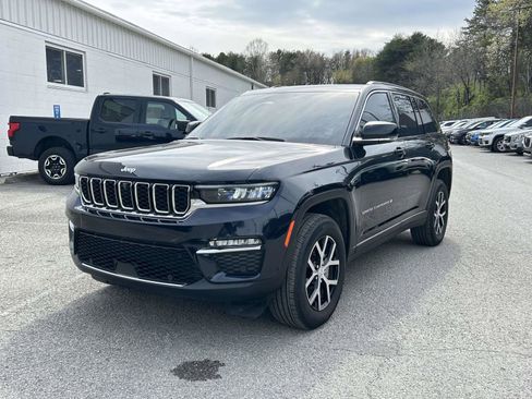 Used 2024 Jeep Grand Cherokee Limited w/ Luxury Tech Group II image 7