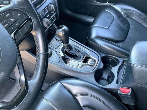 Used 2020 Jeep Cherokee Latitude Plus image 15