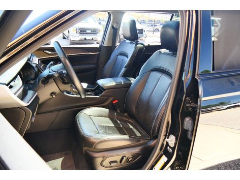 Used 2022 Jeep Grand Cherokee L Limited w/ Luxury Tech Group II image 11