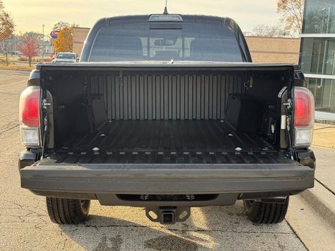 Used 2022 Toyota Tacoma TRD Sport w/ TRD Premium Sport Package image 4
