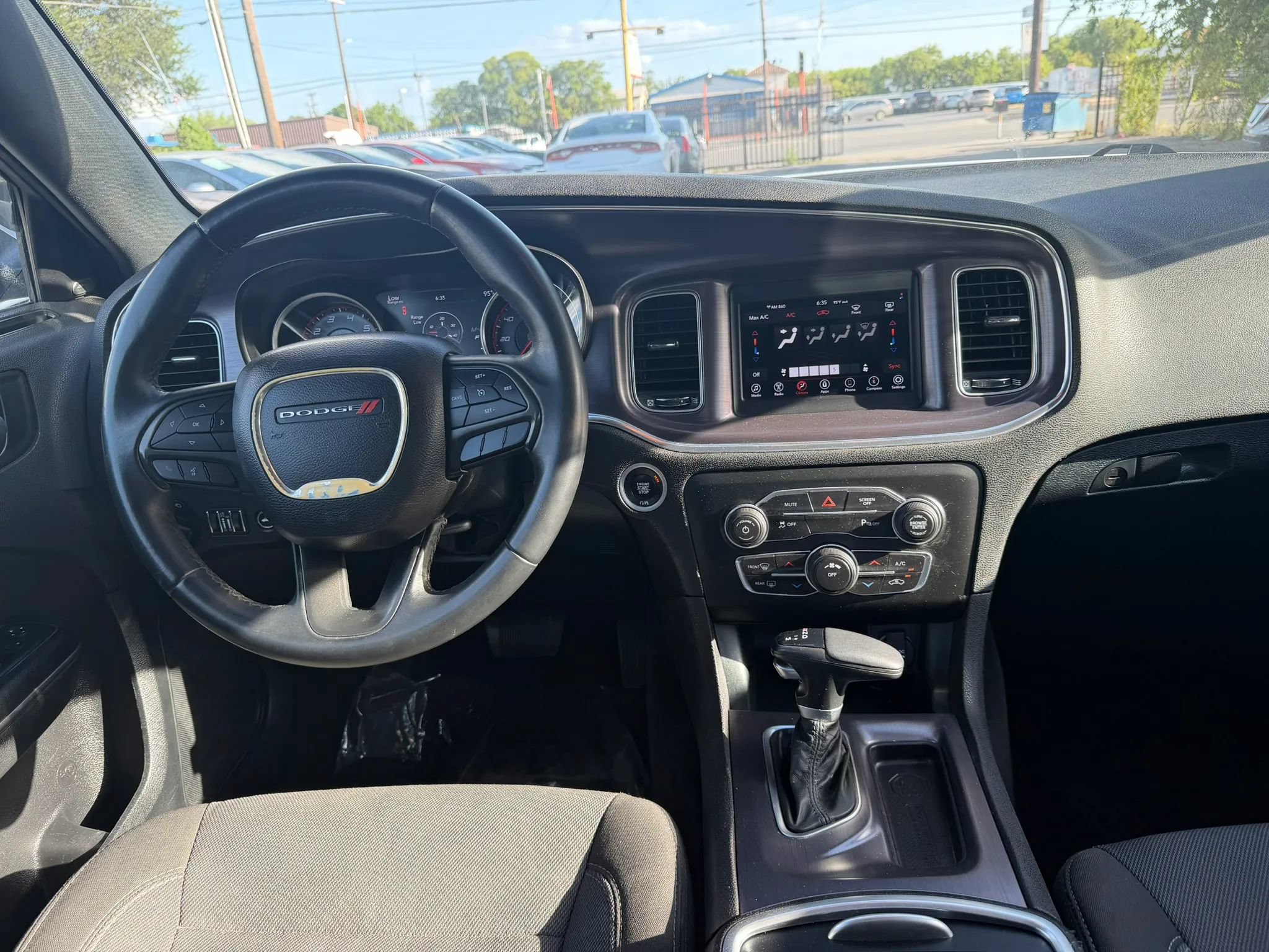 Used 2018 Dodge Charger SXT RWD image 14