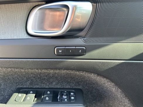 Certified 2025 Volvo XC40 B5 Core image 31