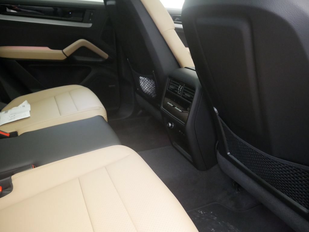Certified 2026 Porsche Cayenne AWD/4WD image 35