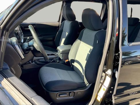 Used 2021 Toyota Tacoma TRD Sport w/ Technology Package image 7