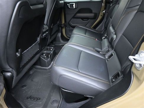 Used 2025 Jeep Gladiator Sport image 39