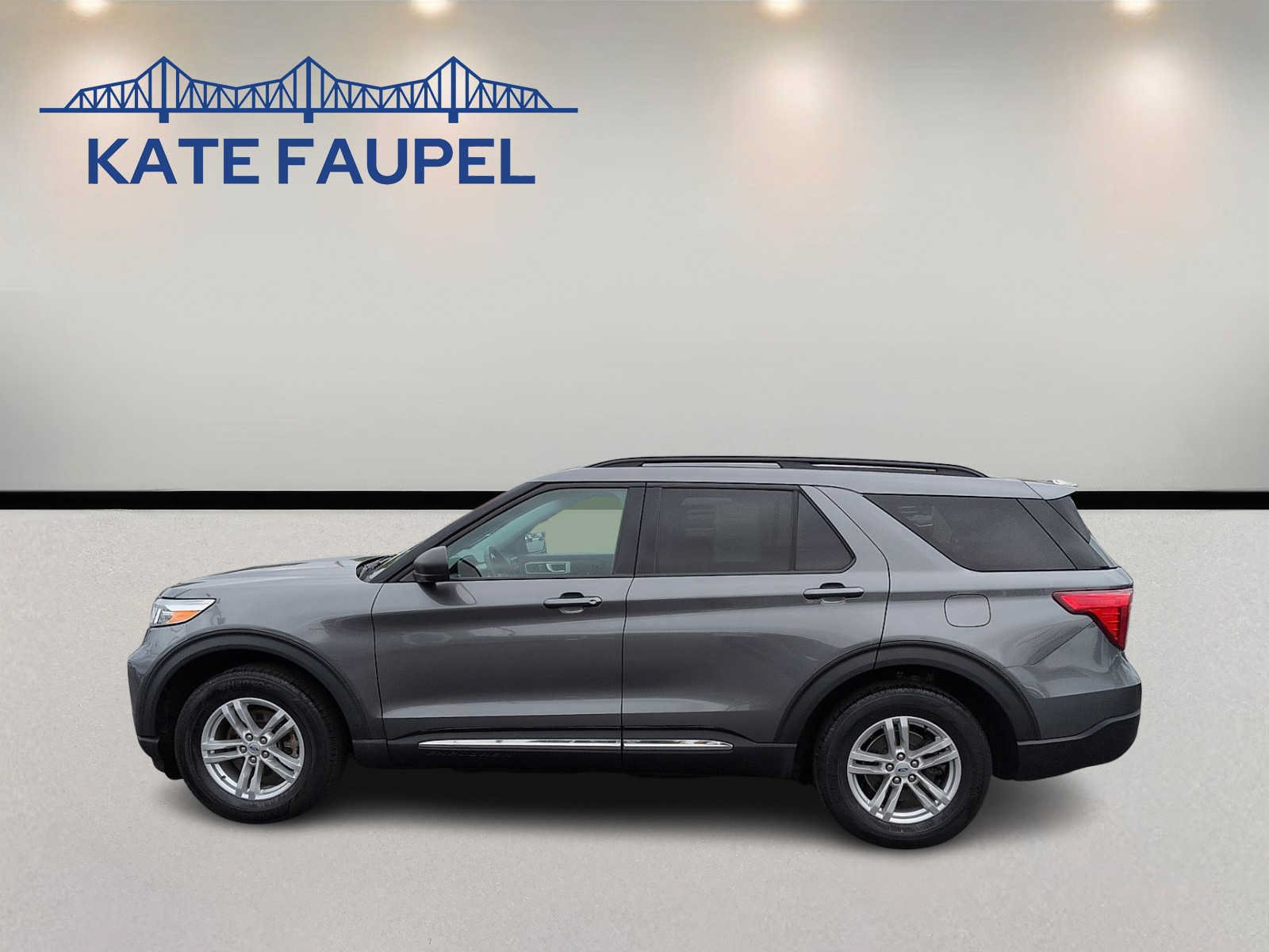 Used 2023 Ford Explorer XLT AWD/4WD image 4