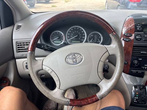Used 2004 Toyota Sienna FWD image 9