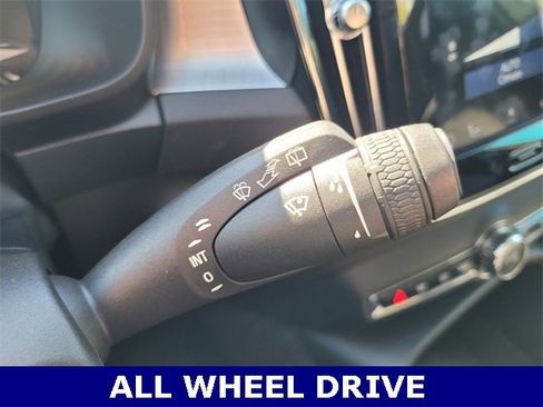 Used 2019 Volvo XC40 T5 Momentum image 28