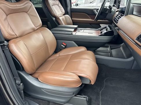 Certified 2024 Lincoln Navigator Reserve AWD/4WD image 11