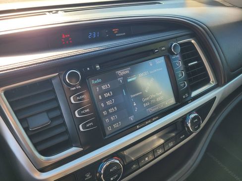 Used 2018 Toyota Highlander XLE image 15