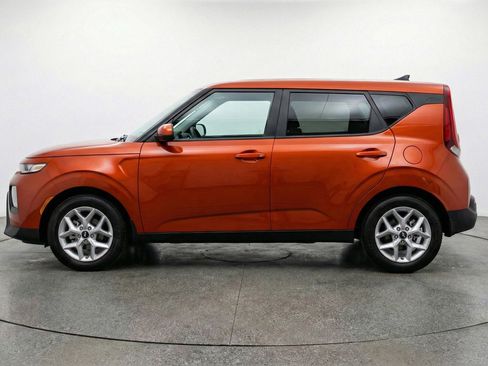 Used 2025 Kia Soul LX w/ LX Technology Package FWD image 5