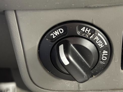 Used 2018 Nissan Frontier SV image 38