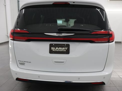 Used 2024 Chrysler Pacifica Touring-L FWD image 26