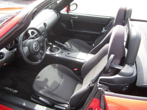 Used 2010 MAZDA MX-5 Miata Sport image 17