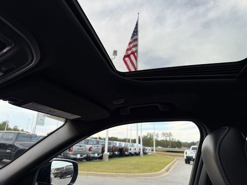 New 2025 Jeep Grand Cherokee Laredo image 21